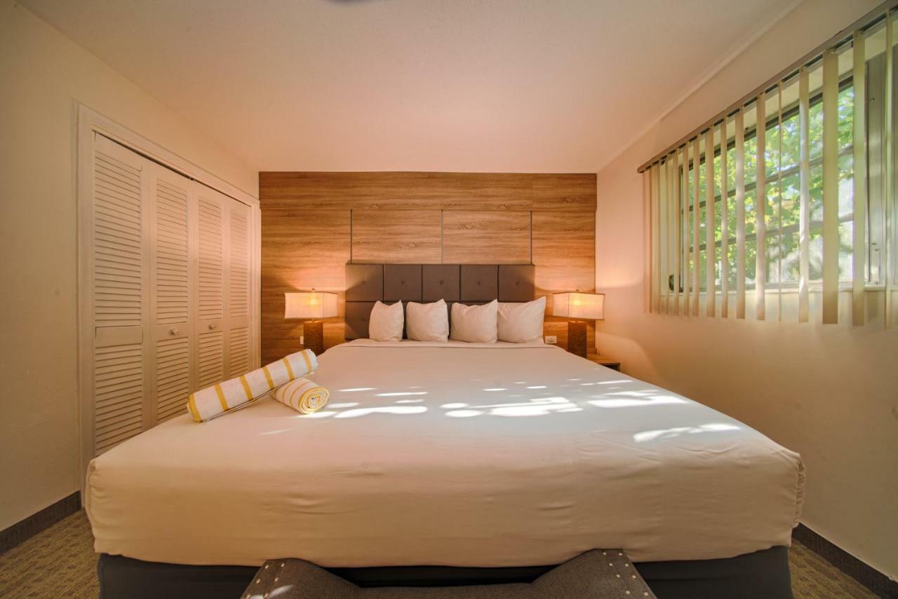 Club Lux Resort By The Beach Deerfield Beach Exterior photo